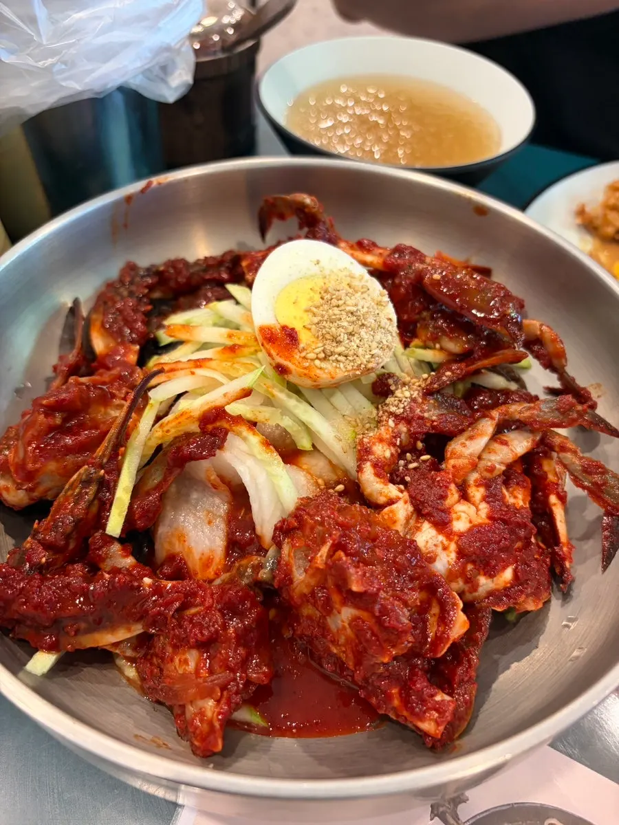 A bowl of Myeongyeok's spicy crab naengmyeon