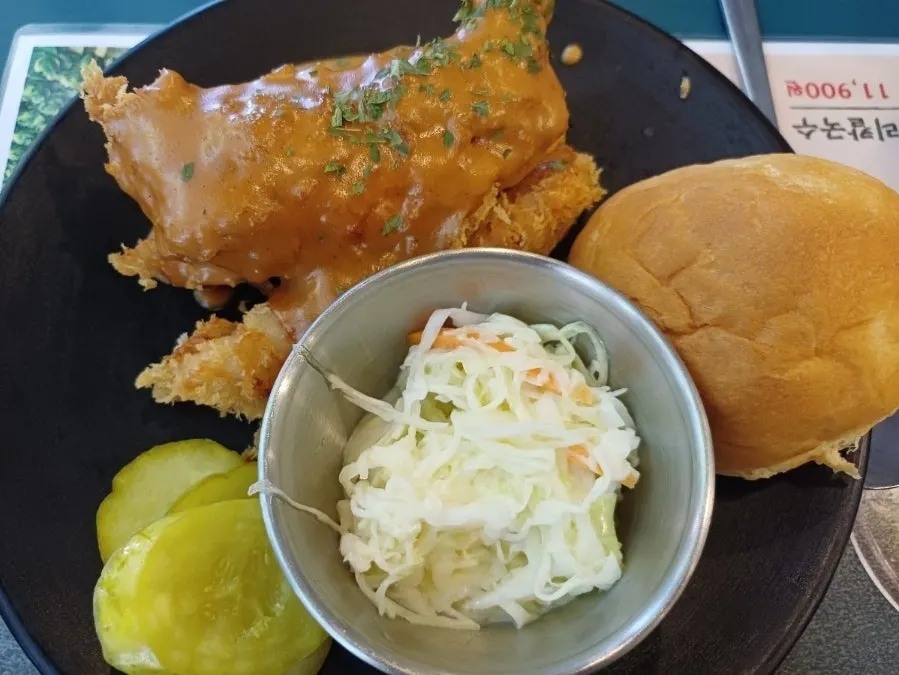 물냉면에 딸려 나온 닭안심카츠 세트