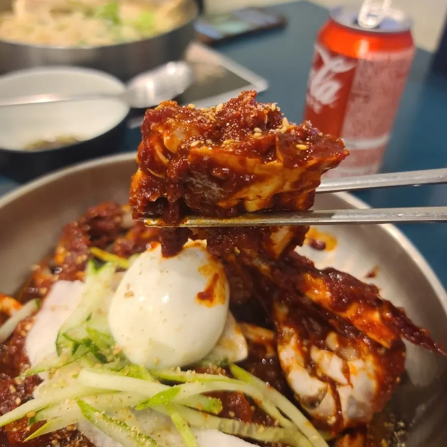 비빔냉면과 함께 나온 냉면육수