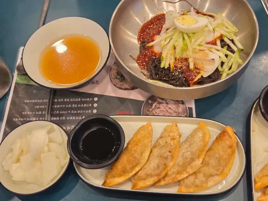 군만두 스타일로 구워 나온 갈비만두 4pc