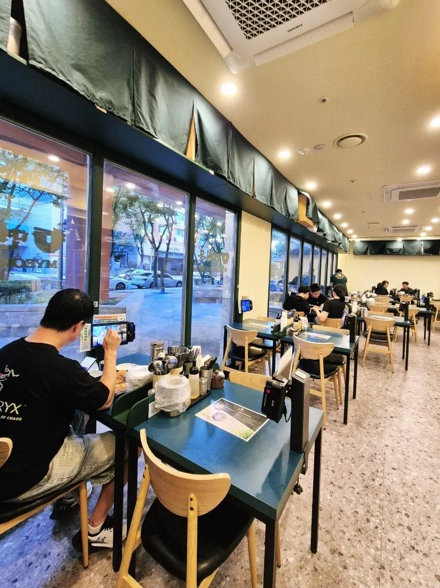 주말 가족 손님이 많은 면계옥 매장 내부