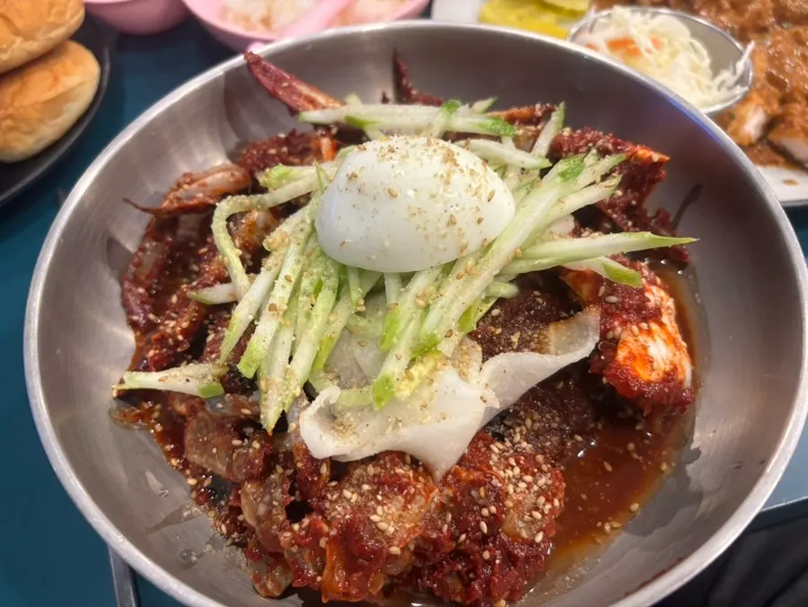 Half-chicken kalguksu table setting at Myeongyeok Bundang Sunae