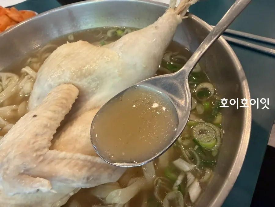 따끈한 닭칼국수 국물