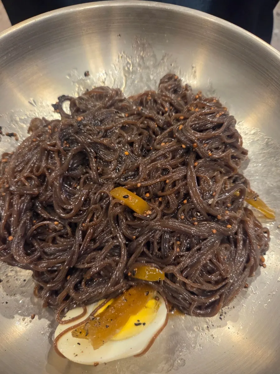 Close-up of the perilla oil cold noodle strands