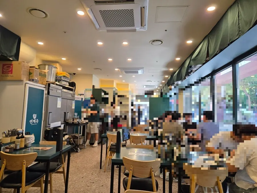 Spacious interior of Myeongyeok Bundang Sunae