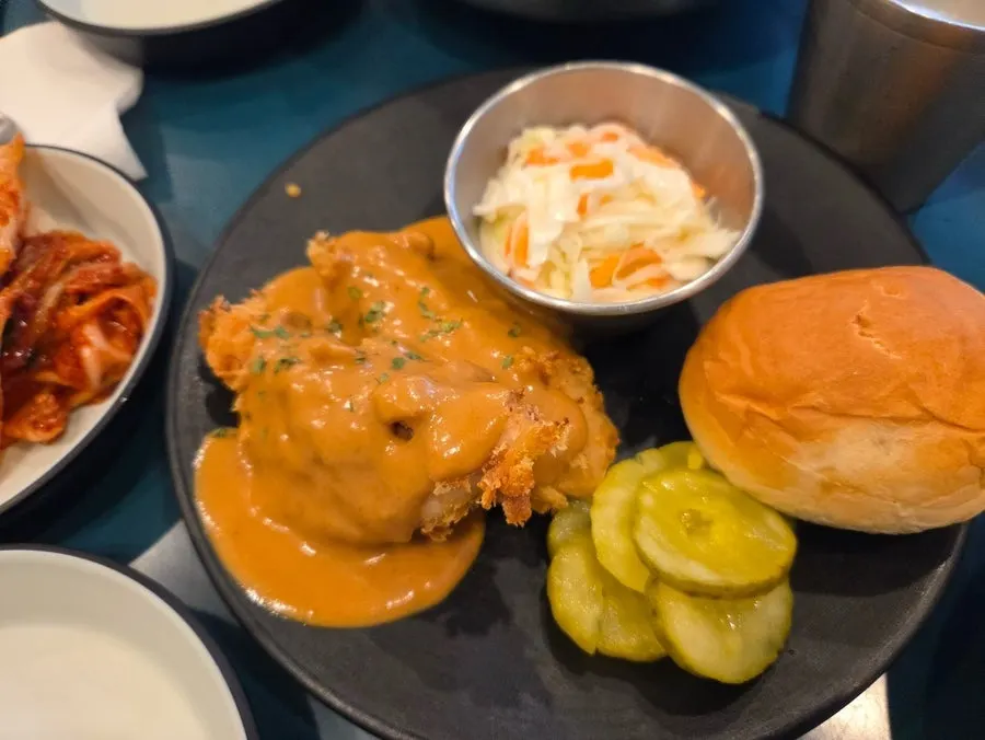 Full meal spread at Myeongyeok near Sunae Station