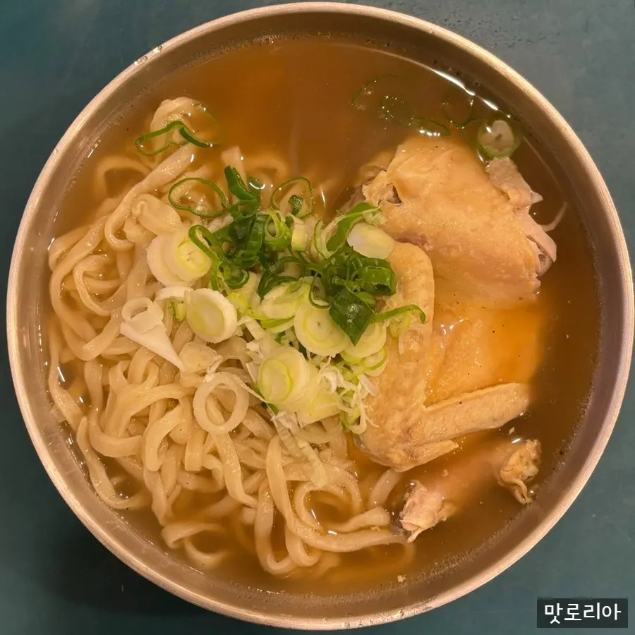 Full spread of half-chicken kalguksu