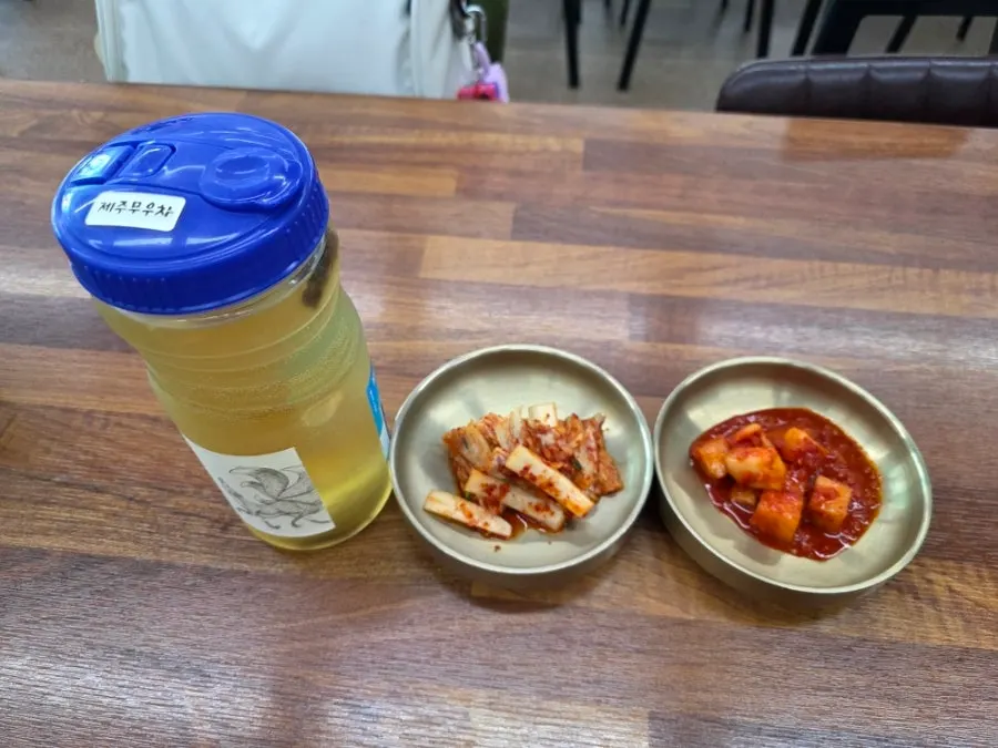 Table set with gogi-guksu, gogi-bibim-guksu, and abalone porridge