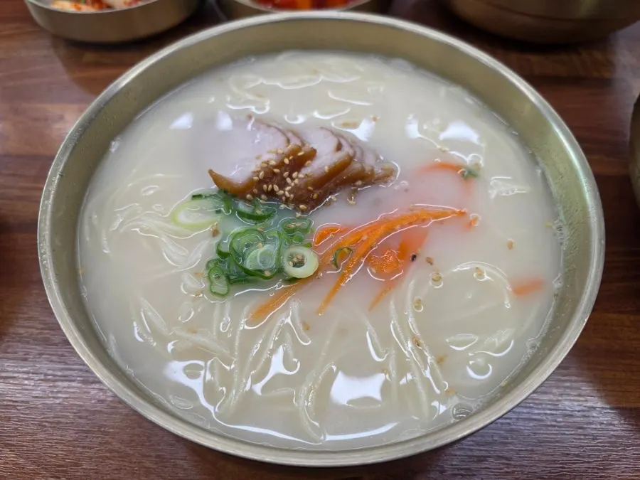 A bowl of gogi-guksu at Myeonjumak Jeju Main Branch