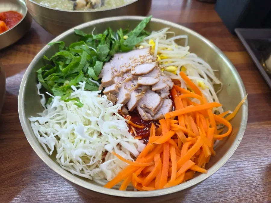 A bowl of spicy gogi-bibim-guksu