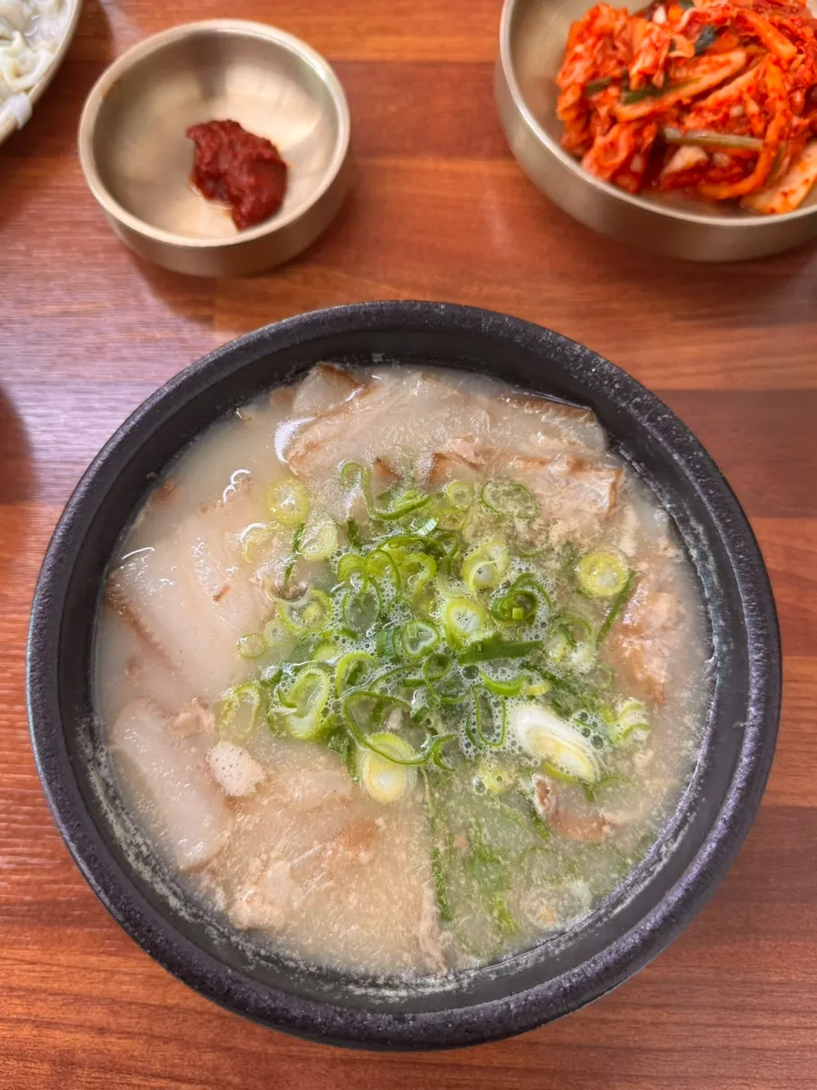 고기국밥·전복죽·물만두 주문 상차림