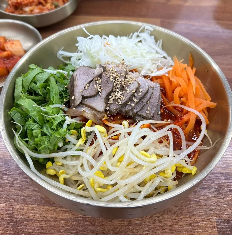 Noodle soup topped with seaweed flakes