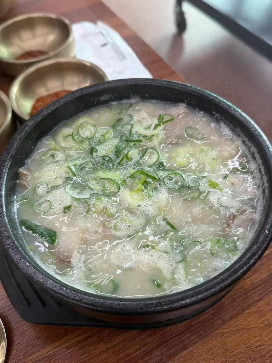 고기국수 유래를 소개한 매장 안내문