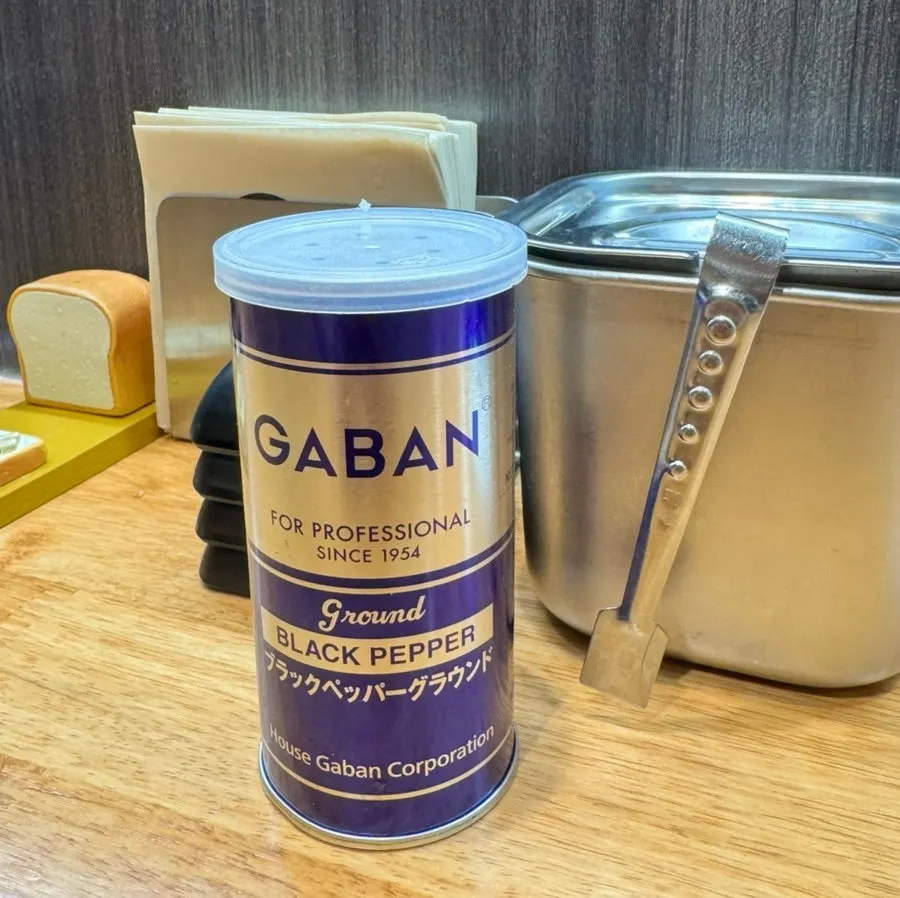 Tissue and seasonings arranged on the table