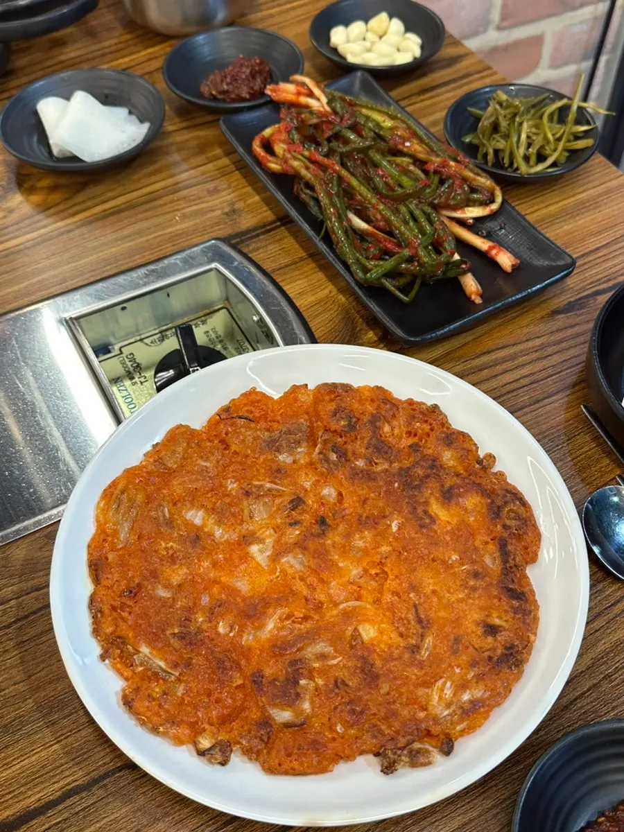 바삭하게 완성된 김치전