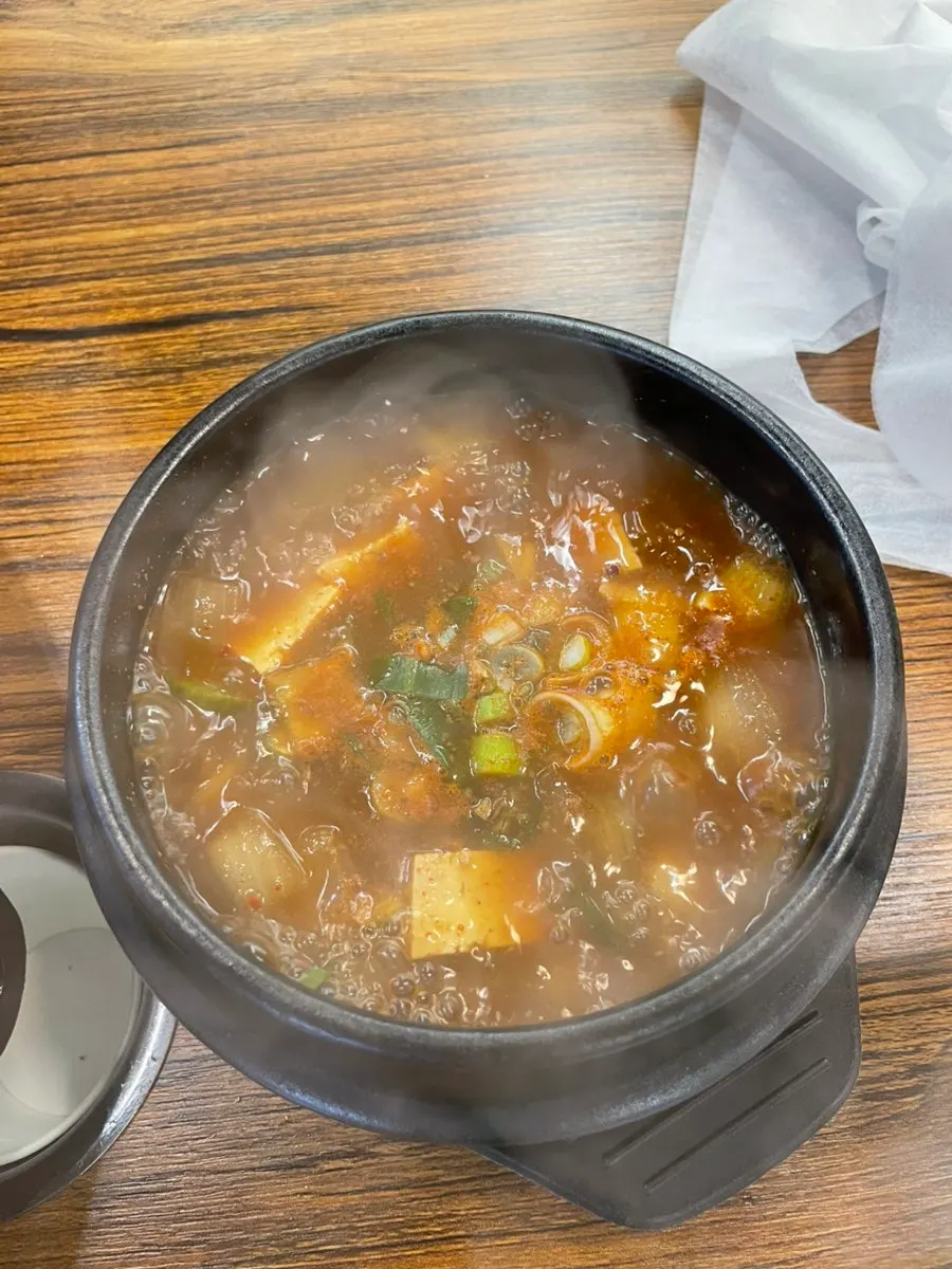 노릇하게 구워진 삼겹살 클로즈업