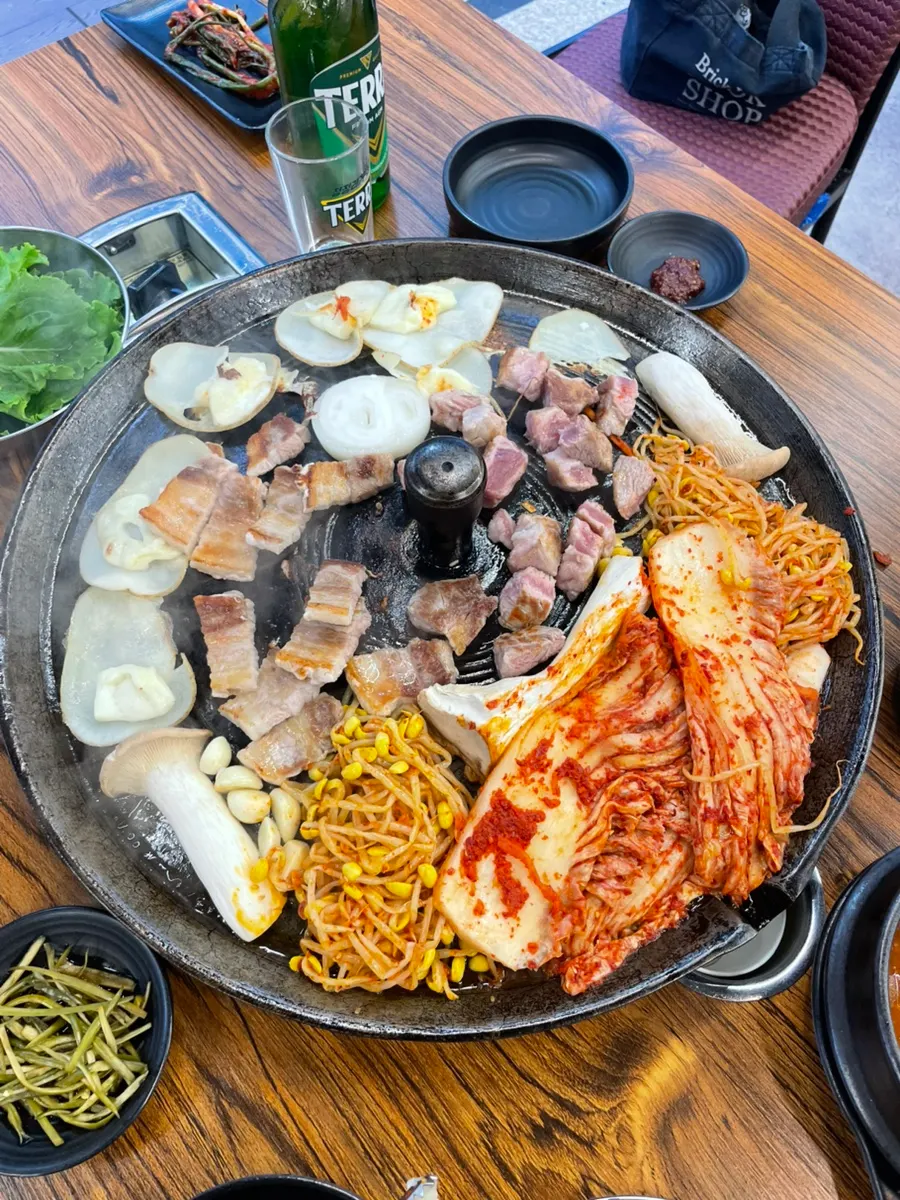 면목역 대판솥뚜껑김치삼겹살 입구