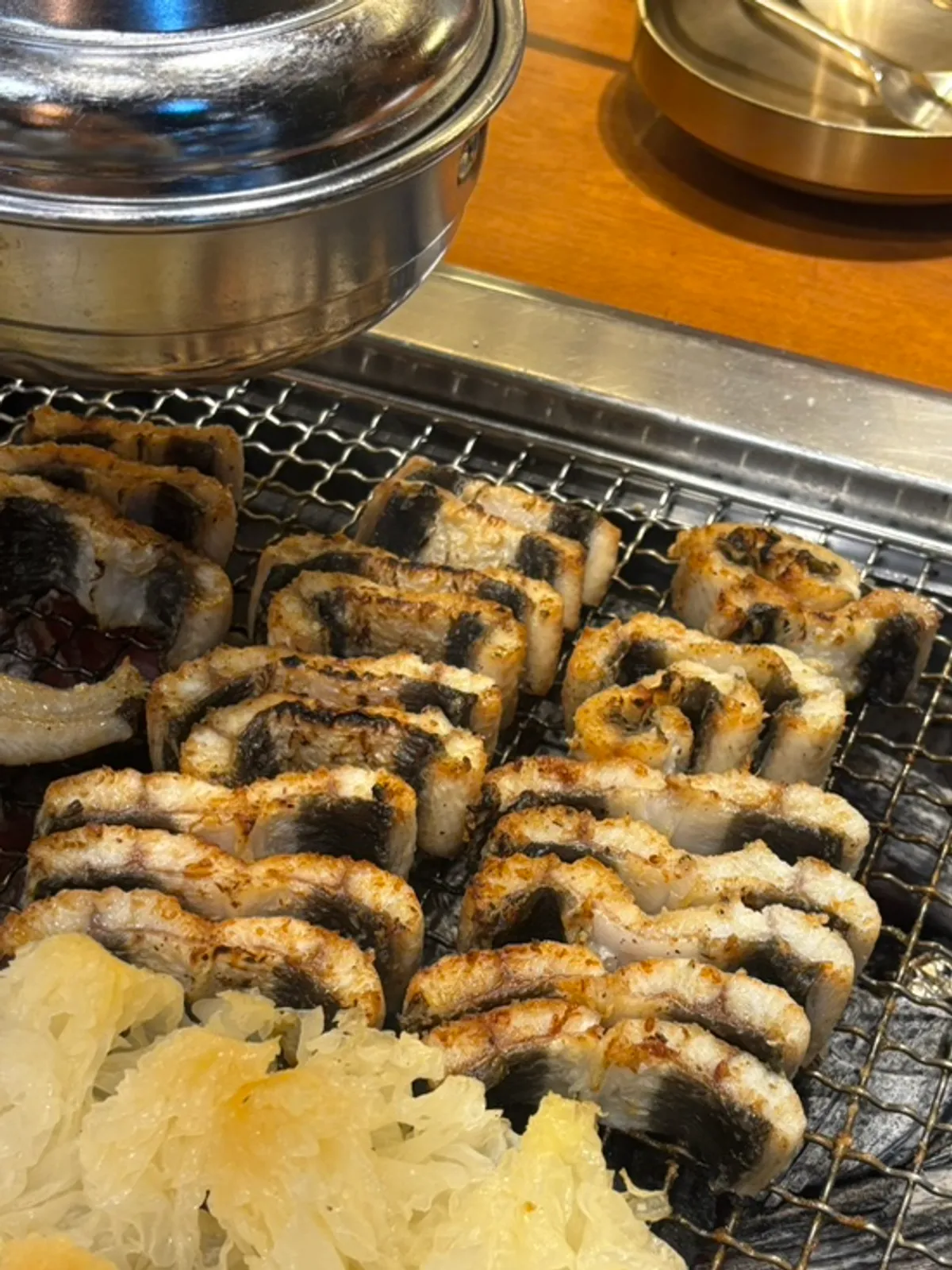 Charcoal-grilled eel cut into bite-sized pieces