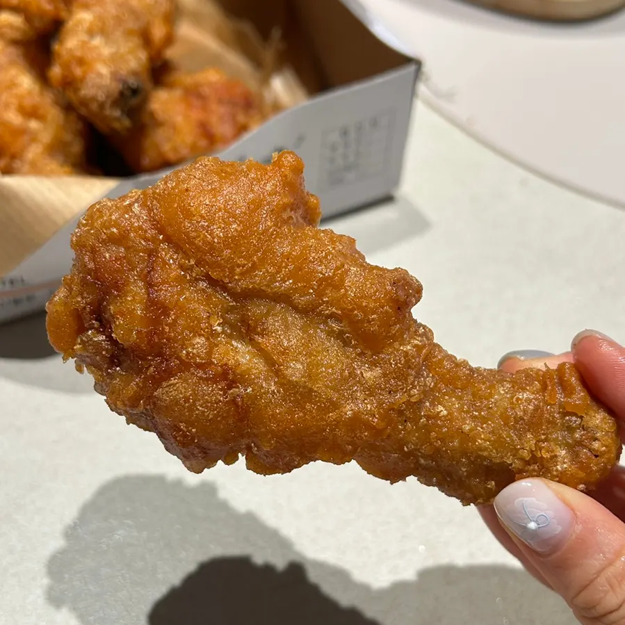 Tenderly cooked chicken drumstick meat