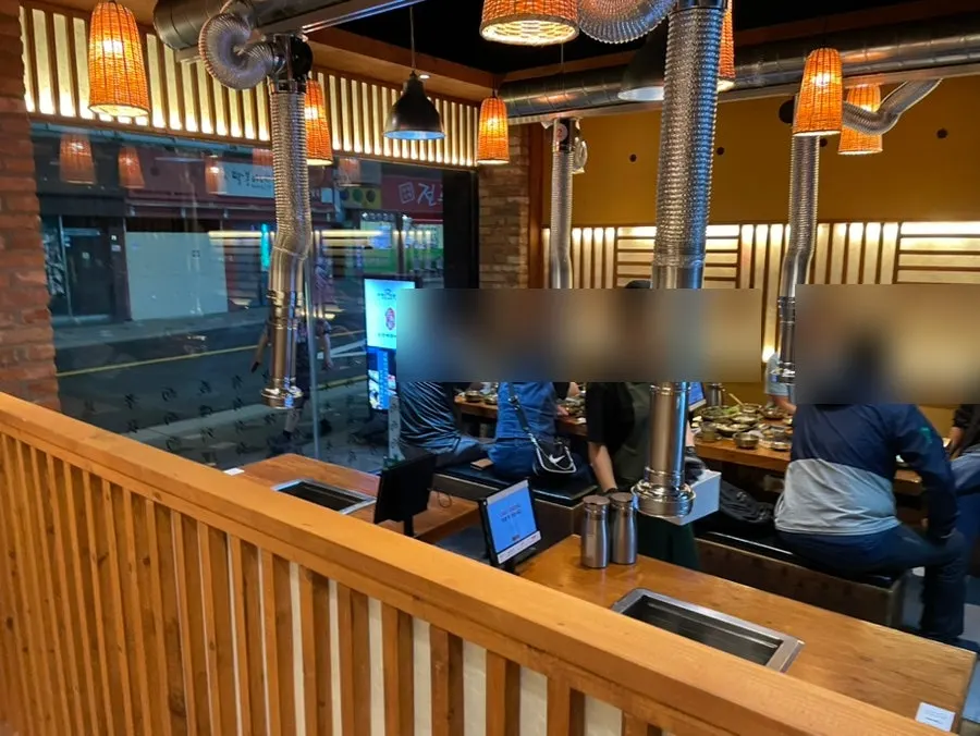 단체석이 마련된 천상애장어가 내부 공간