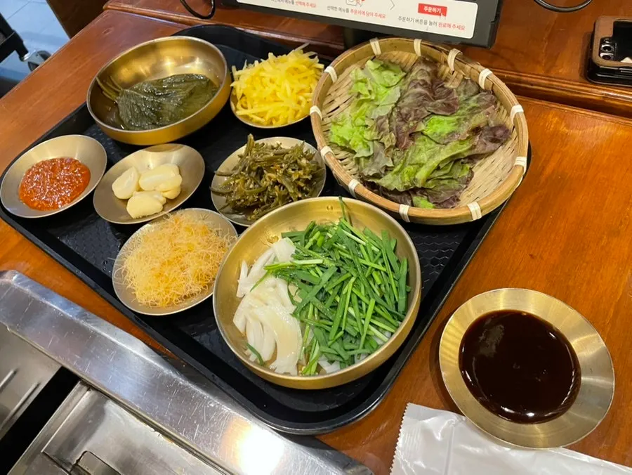 간장깻잎지 등 다양한 밑반찬
