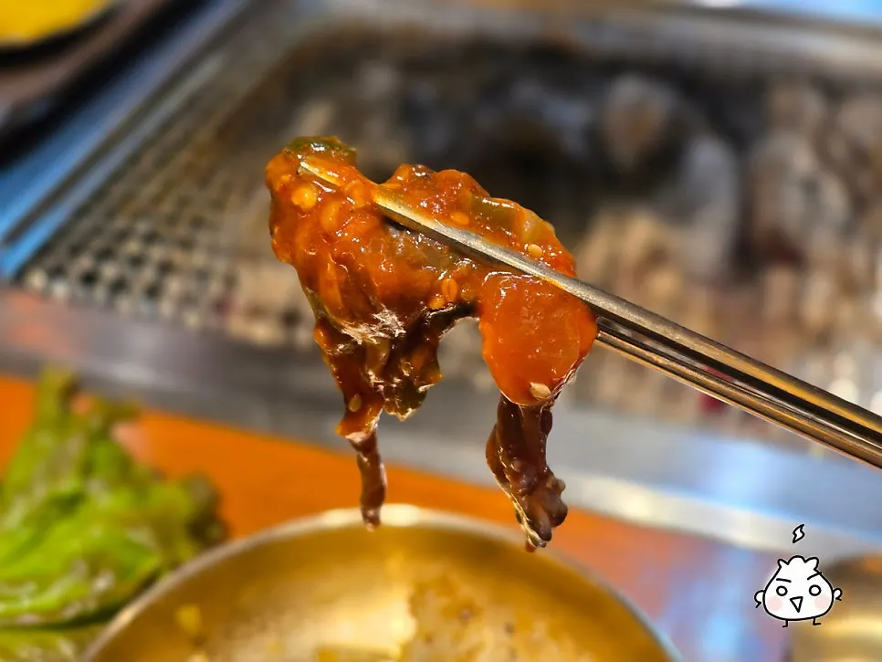 Eel served on top of stone-bowl sushi