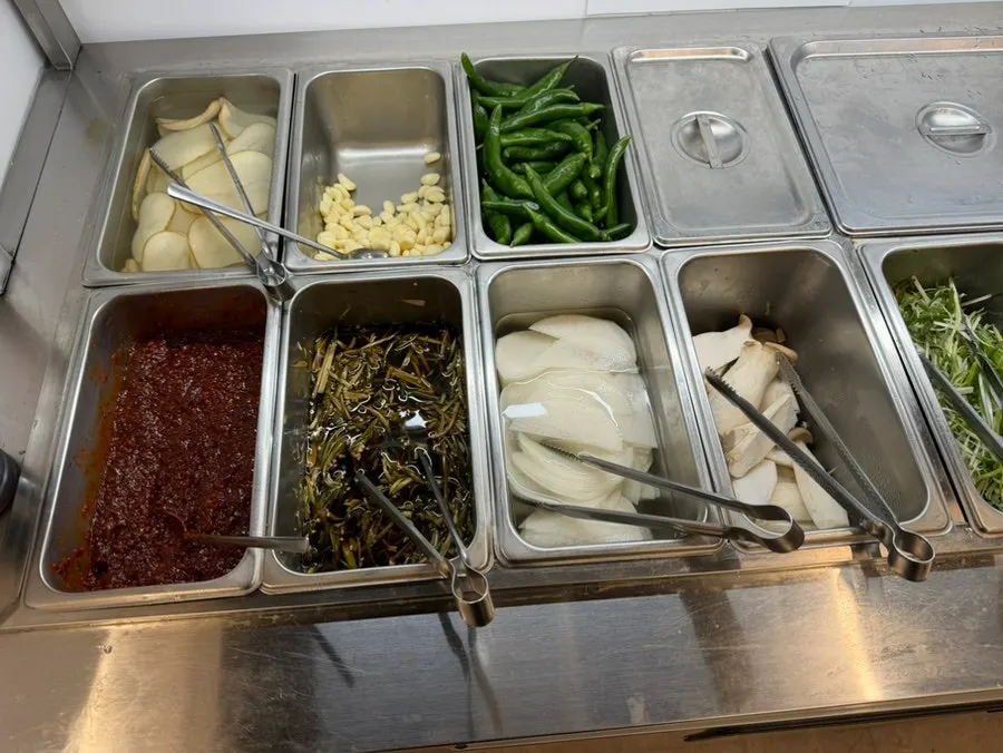 Self-bar with mushrooms, potatoes and more