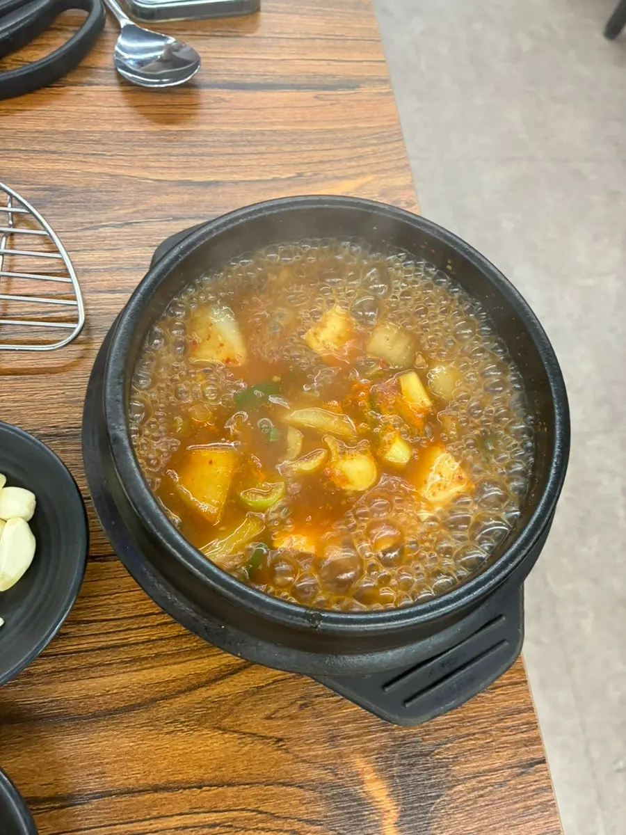 A tray of meat with potatoes and grilled cheese