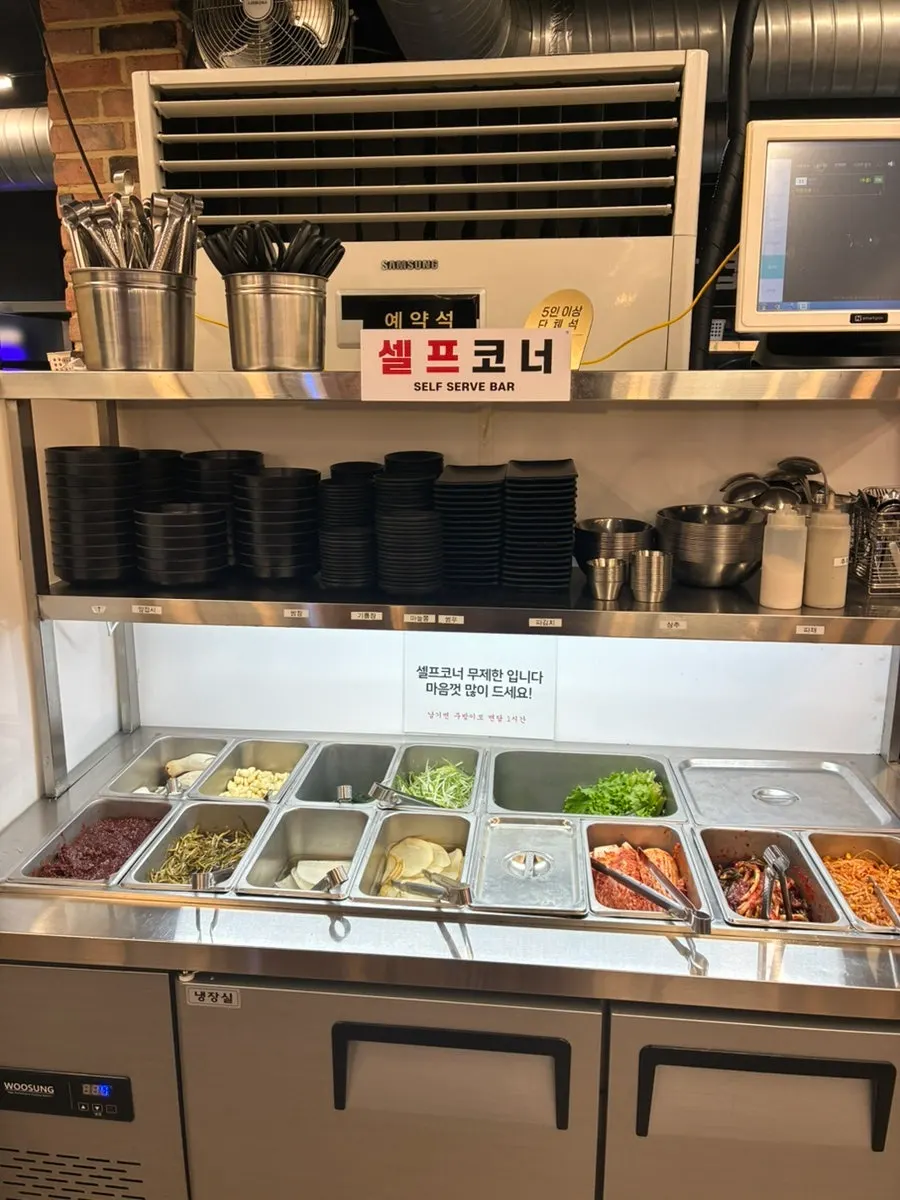 Self-serve corner stocked with lettuce wrap vegetables