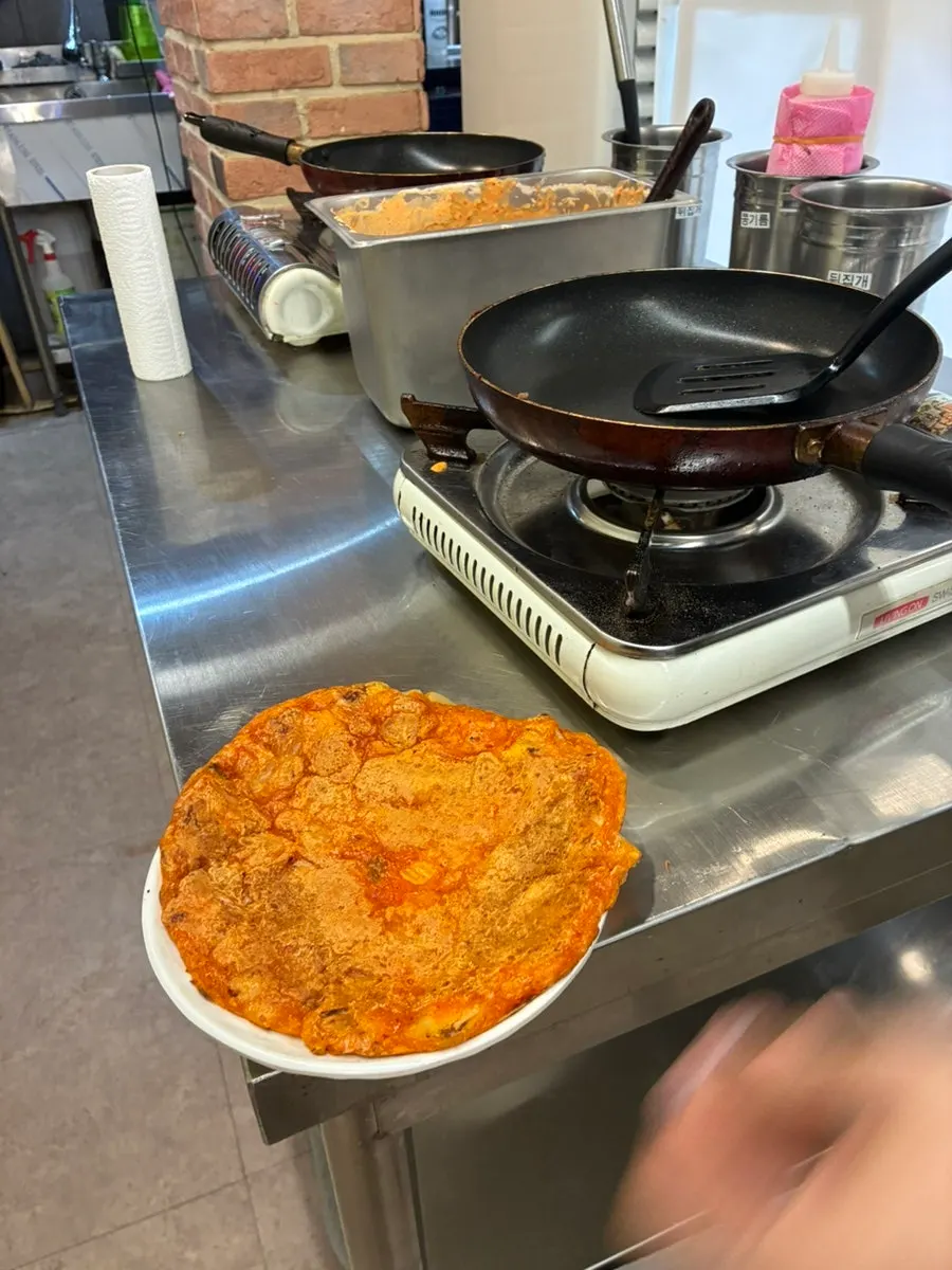 Side dishes assembled from the self-serve corner