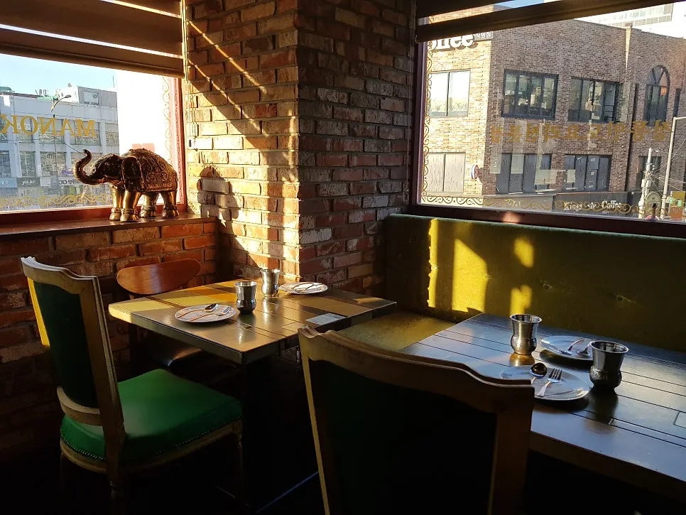 Room seating at Meono Kkameona Daehangno Branch