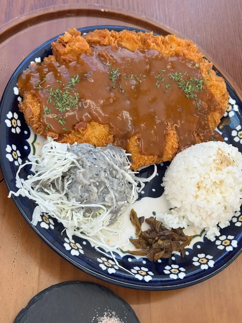 잘라놓은 모짜치즈카츠 단면