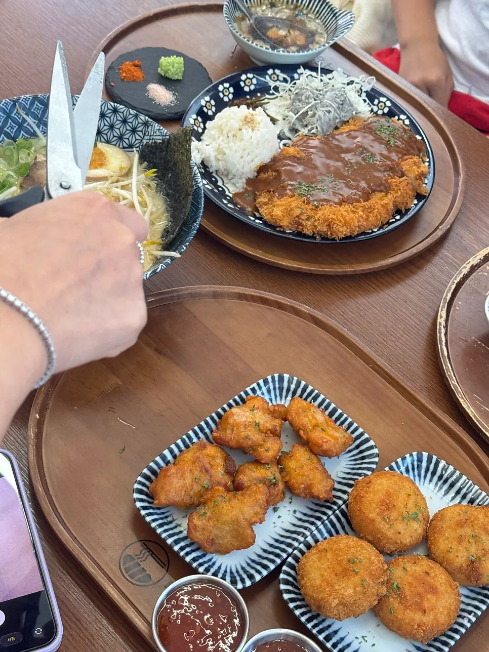 데미등심카츠와 사이드 감자고로케
