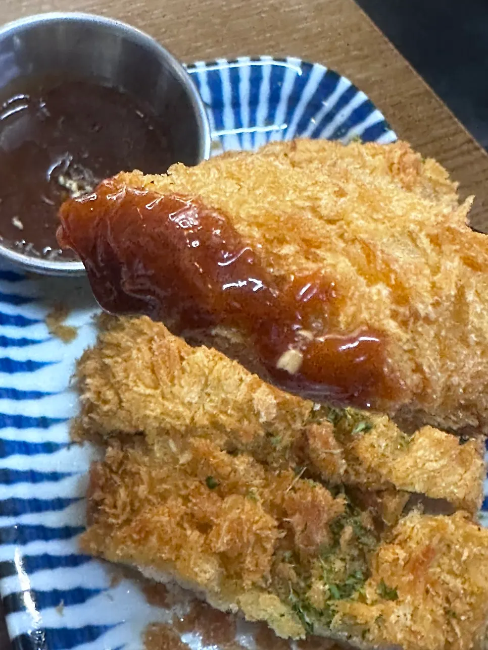 먹기 좋게 썰려 나온 히레카츠 하프 사이즈