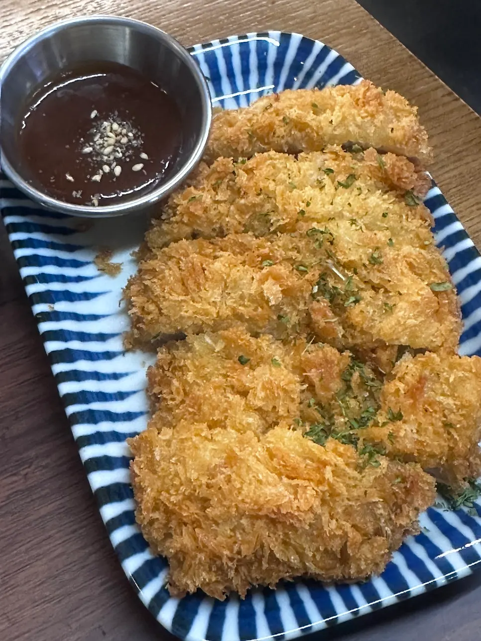 카레 밥 위에 히레카츠를 얹은 조합