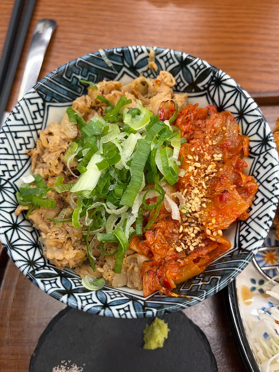 볶음김치가 올라간 미니김치부타동