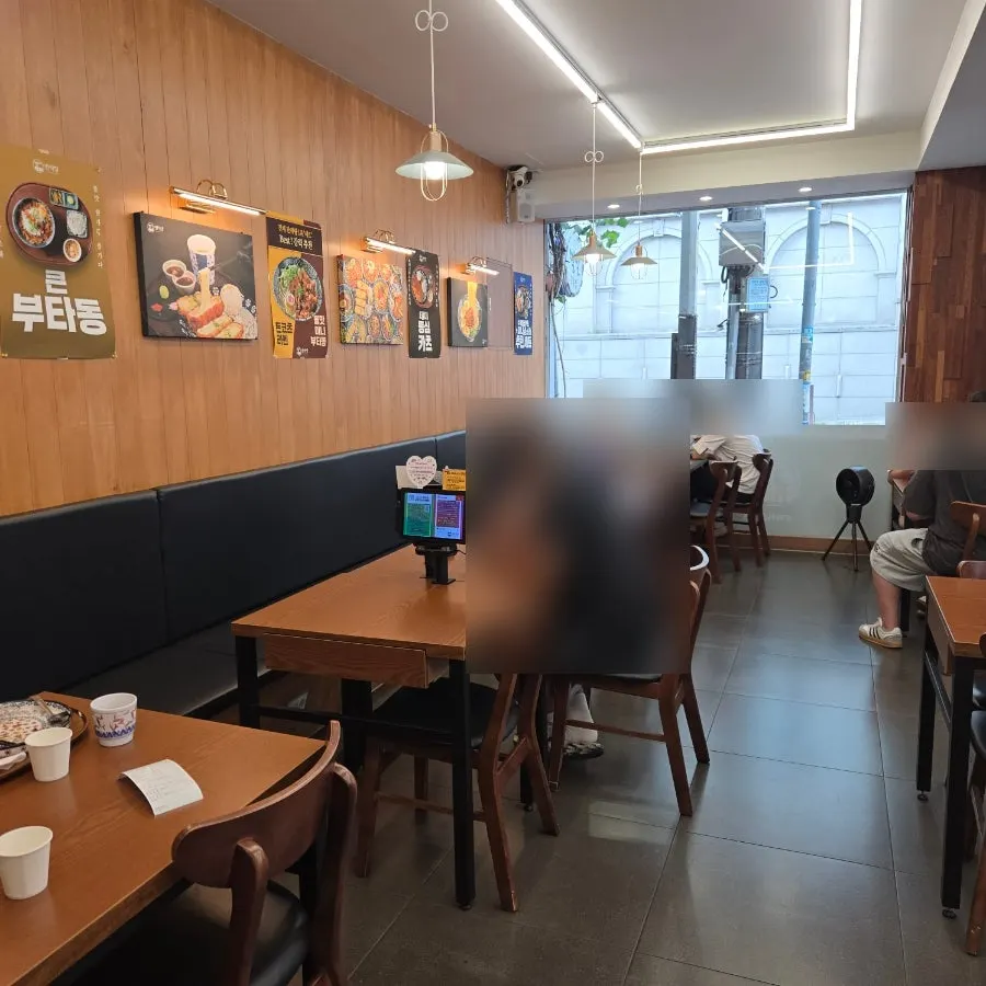 면식당 대구보건대점 입구 메뉴판