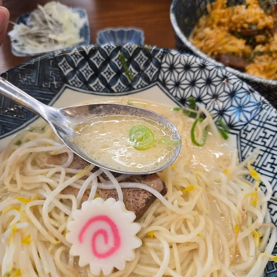 돈코츠라멘 국물과 면발