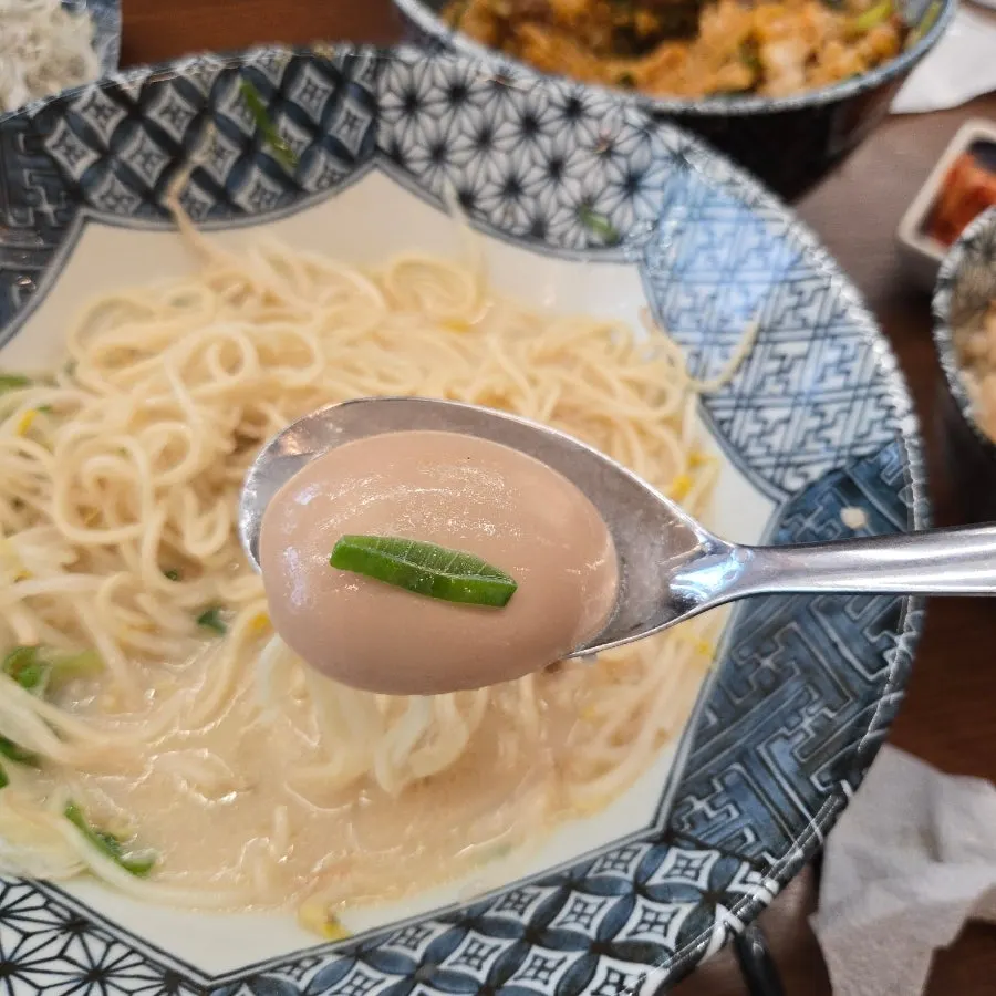 돈코츠라멘 고명과 숙주