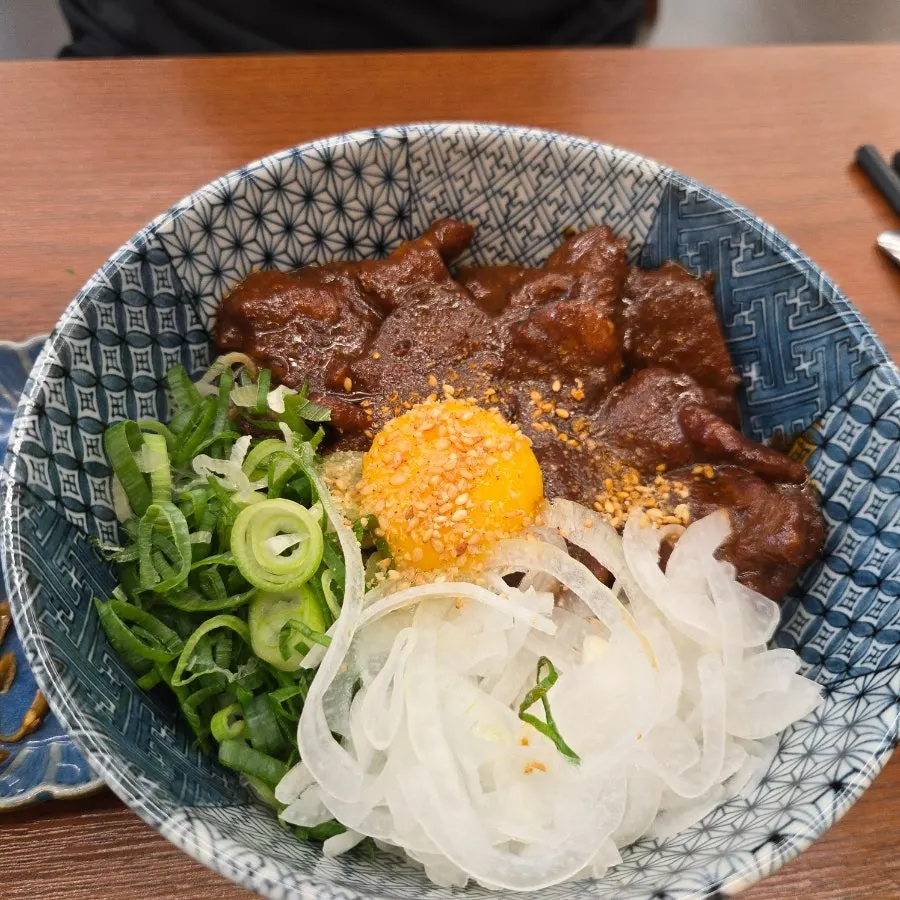 불맛미니부타동 고기와 밥