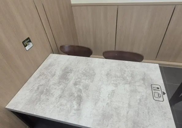 Another corner of the Myeon Sikdang Godeok Station Branch dining area