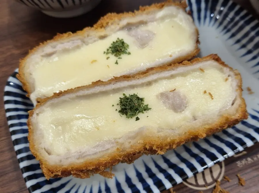 Stretchy mozzarella cheese katsu