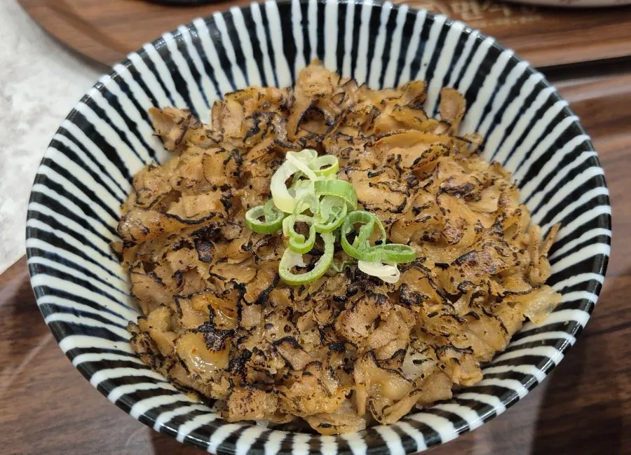 Small bowl of buta-don served as part of the set