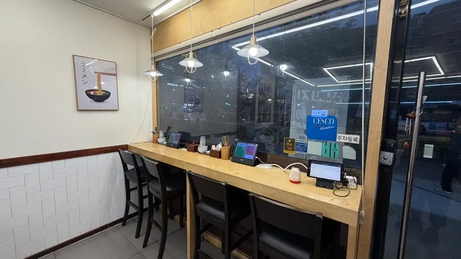 Window bar seats for solo diners