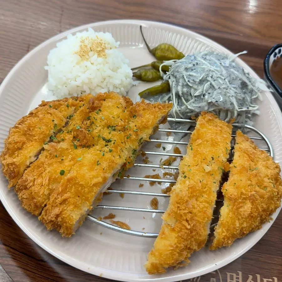 Cross-section of the thickly sliced pork loin katsu