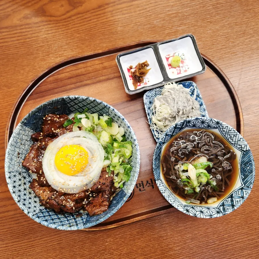 The spicy galbi rice bowl and mini cold soba set
