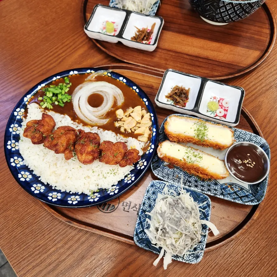 The karaage curry rice bowl and mozzarella cheese katsu set