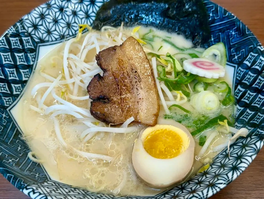 Tonkotsu ramen and fire-flavor mini butadon set