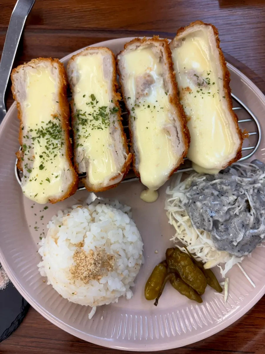 치즈가 들어간 면식당 모짜치즈카츠 단면