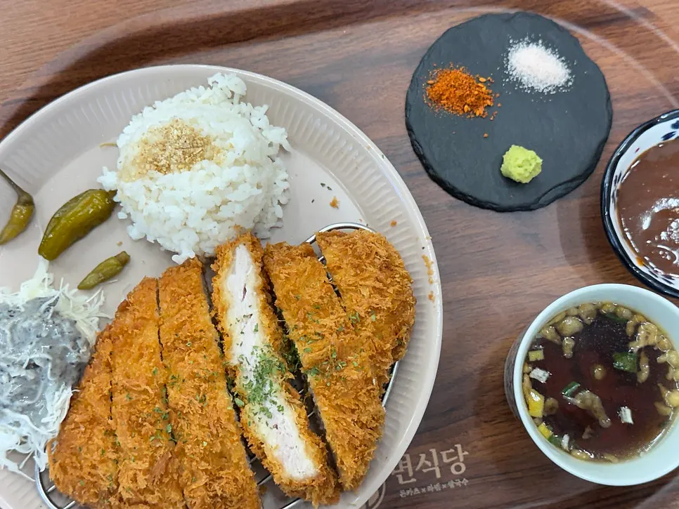 두툼한 수제등심카츠 단면